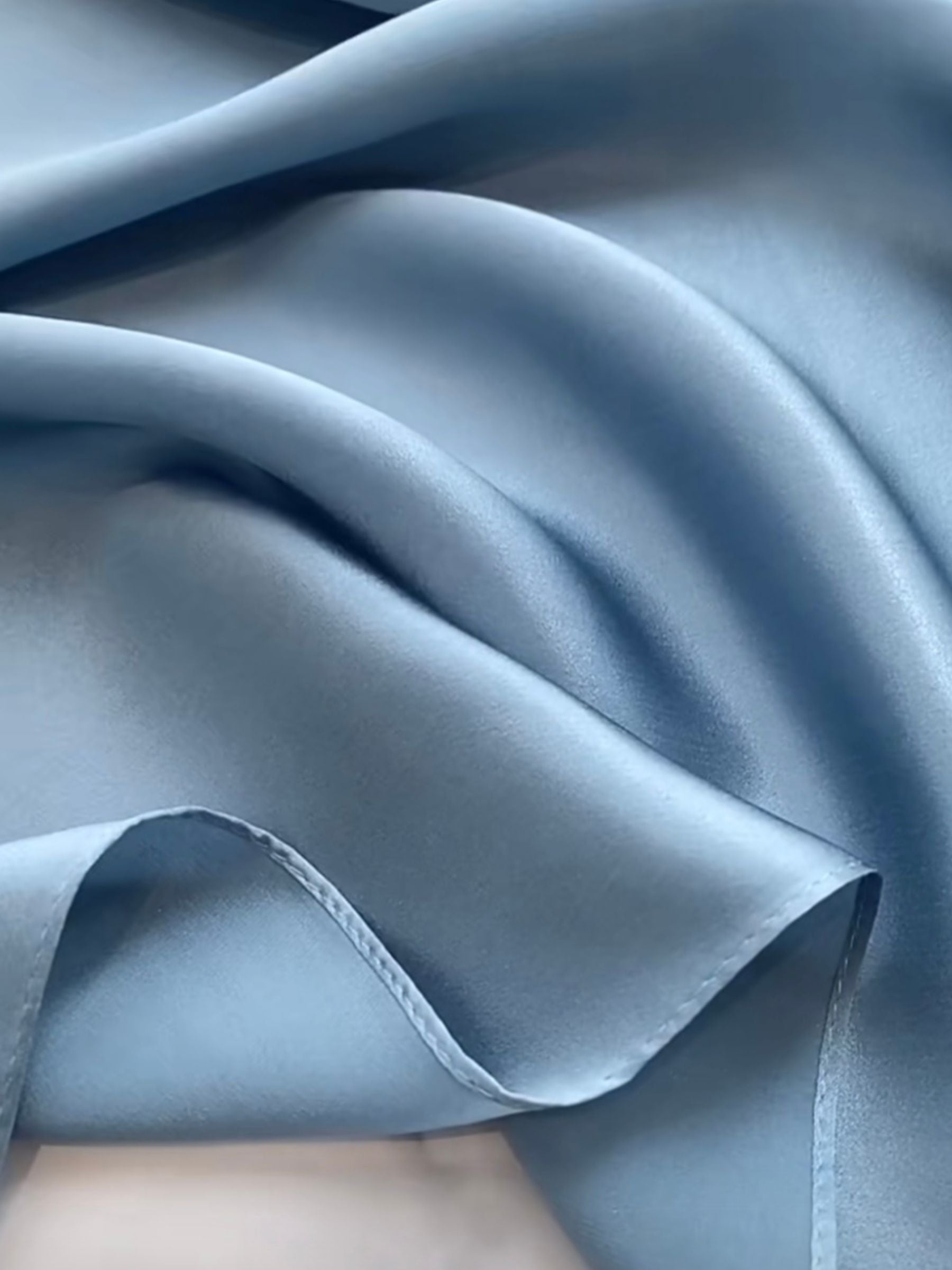 Camisón de seda con tirantes