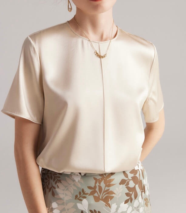 Blusa de seda de manga corta