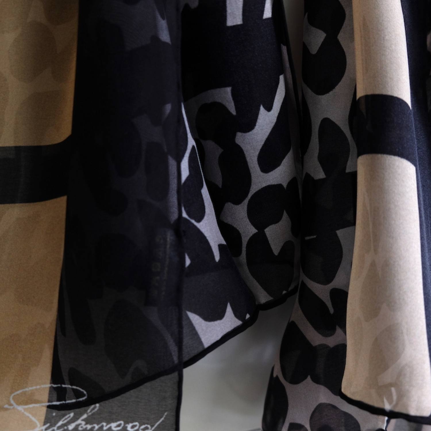 Pañuelo de seda con estampado animal