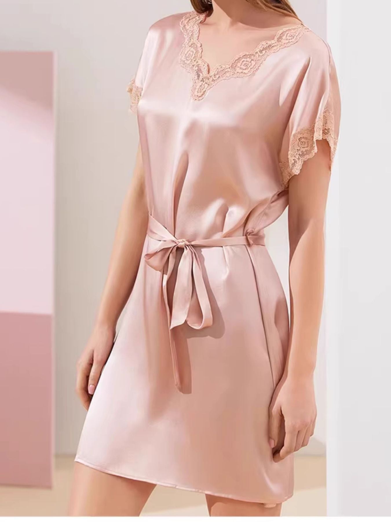 Negligé de seda con tirantes ajustables