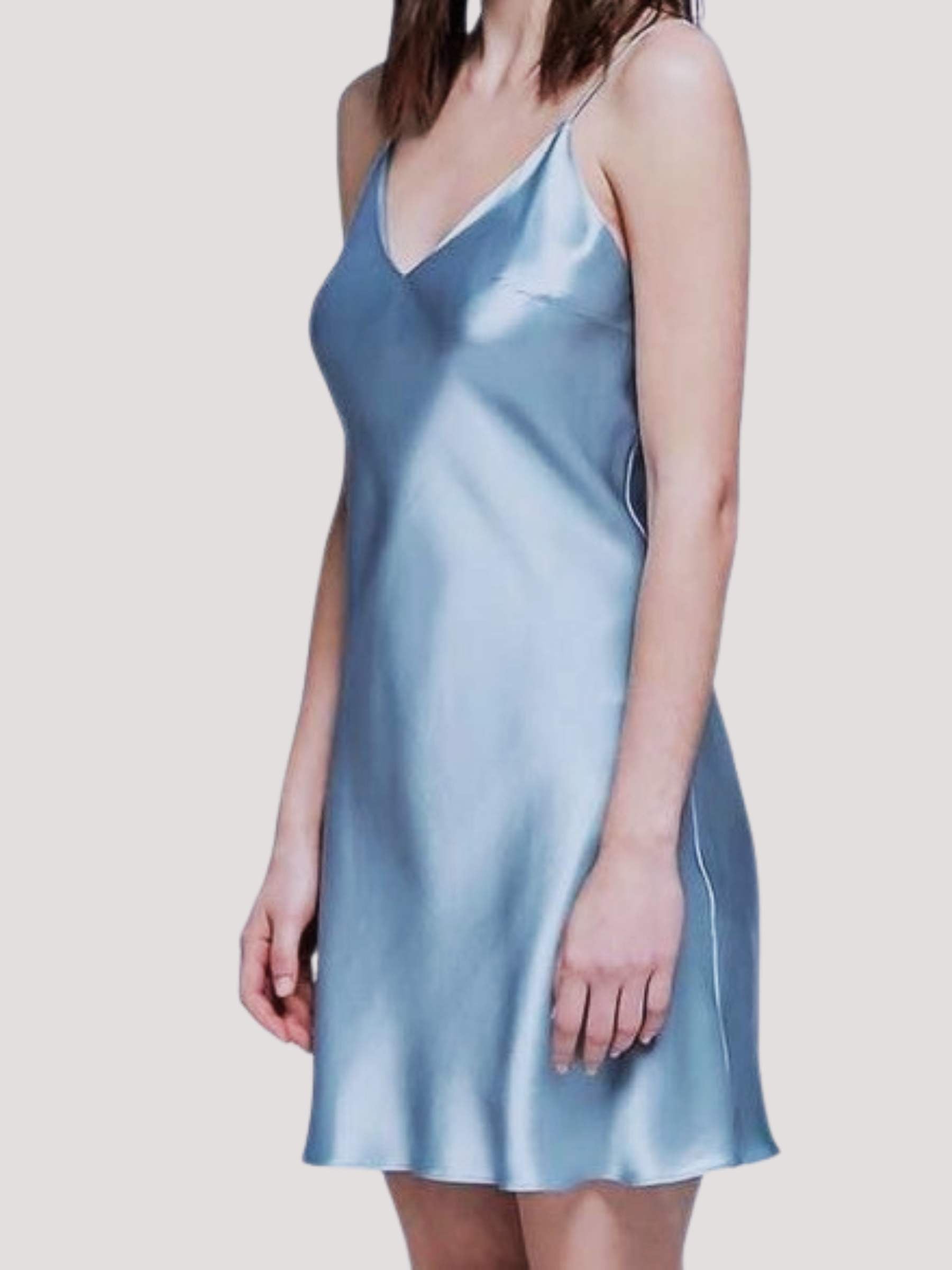 Nuisette de soie à bretelles réglables